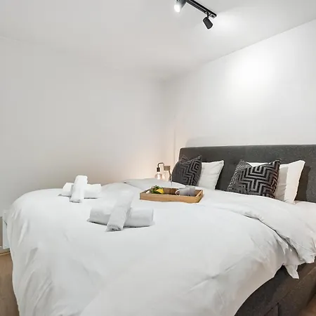 King Bed - Behind Bryggen - Renovated Des 23 베르겐